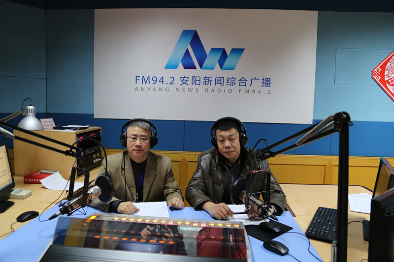 益和熱力公司董事長(zhǎng)、總經(jīng)理?xiàng)钣婪逶谖沂芯W(wǎng)上市民之家與廣大用戶(hù)群眾及網(wǎng)友進(jìn)行了在線(xiàn)交流溝通